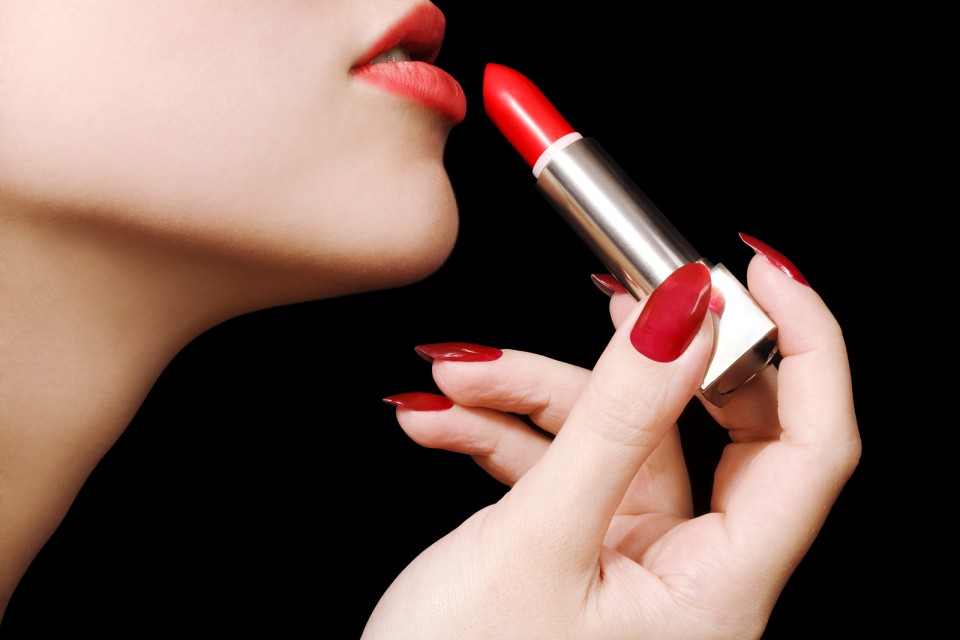 shine-your-lips-with-a-high-quality-lipstick-supportive-guru