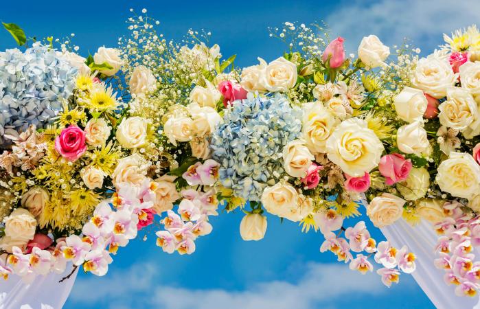 10 Unique Uses for Flowers at Your Wedding - Supportive Guru